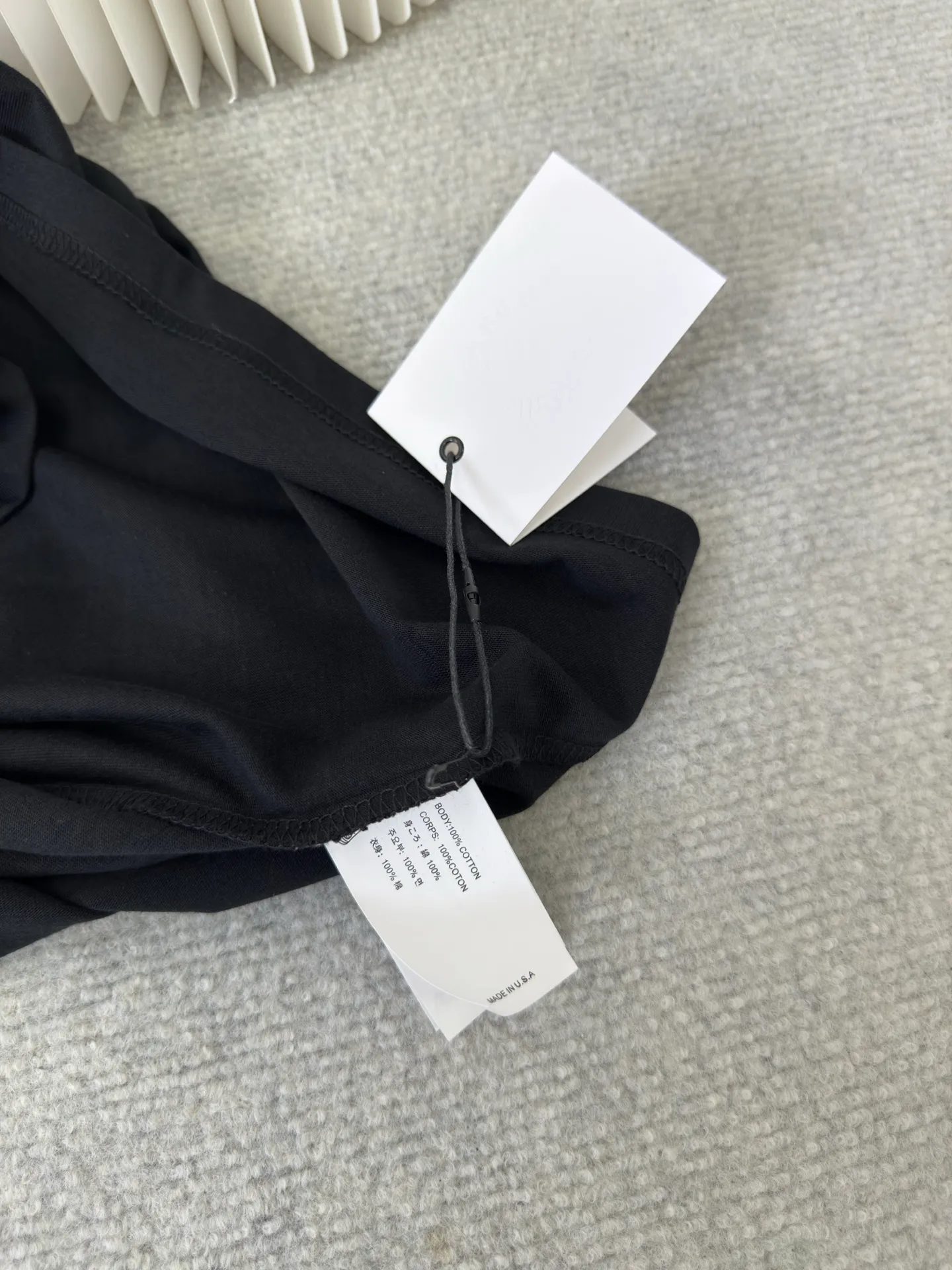 P290 Chrome Hear printed spliced ​​long sleeves. The fabric is made of 26-woven 200g cotton. Splicing design. The printing is glue printing. Customized accessories. Size S M L